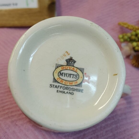 ⭐️2/$30 Myott Staffordshire England Maroon Flower Bouquet Creamer - Picture 3 of 8